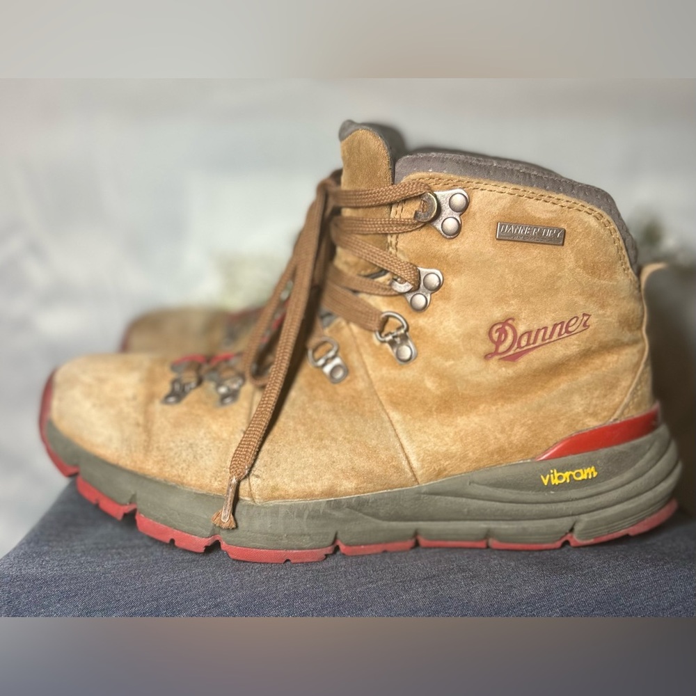 DANNER 🏔️ Mountain 600 Hiking Boot Brown/Red Womens 8